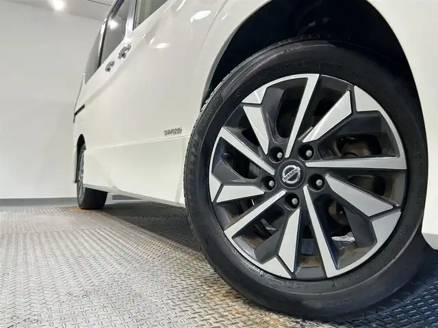 日産 セレナ ハイウェイスター 愛知県 2020(令2)年 5.9万km ブリリアントホワイトパール 純正１０インチナビ/アラウンドビューモニター/フリップダウンモニター/衝突軽減ブレーキ/車線離脱警報/ブラインドスポットモニター/クリアランスソナー/クルーズコントロール/両側電動スライドドア/ドライブレコーダー/ＥＴＣ/アクセサリーソケット/純正フロアマット/純正16インチアルミホイール/スタッドレスタイヤ付き