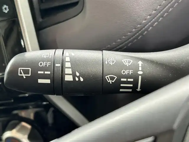 日産 セレナ ハイウェイスター 愛知県 2020(令2)年 5.9万km ブリリアントホワイトパール 純正１０インチナビ/アラウンドビューモニター/フリップダウンモニター/衝突軽減ブレーキ/車線離脱警報/ブラインドスポットモニター/クリアランスソナー/クルーズコントロール/両側電動スライドドア/ドライブレコーダー/ＥＴＣ/アクセサリーソケット/純正フロアマット/純正16インチアルミホイール/スタッドレスタイヤ付き