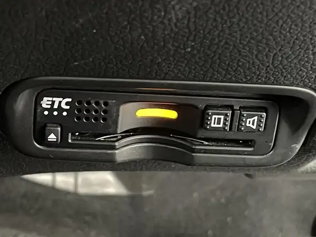 ホンダ ヴェゼル ハイブリッド Z ホンダセンシング 熊本県 2018(平30)年 6.1万km プラチナホワイトパール ワンオーナー　/禁煙車　/純正ナビ（ＣＤ・ＤＶＤ・フルセグ・ＢＴ・ＳＤ・ＵＳＢ・HDMI）/バックカメラ　/ビルトインＥＴＣ　/社外前方ドライブレコーダー　/レーダークルーズコントロール/前後クリアランスソナー　/前席シートヒーター/ハーフレザーシート/純正フロアマット/純正１７インチAW/オートライト/LEDヘッドライト/フォグライト/スマートキー/プッシュスタート/スペアキー1本/保証書/取扱説明書