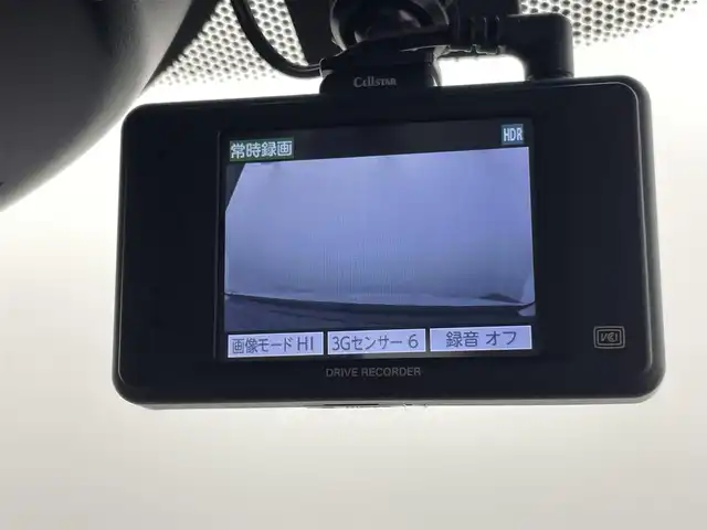 ホンダ ヴェゼル ハイブリッド Z ホンダセンシング 熊本県 2018(平30)年 6.1万km プラチナホワイトパール ワンオーナー　/禁煙車　/純正ナビ（ＣＤ・ＤＶＤ・フルセグ・ＢＴ・ＳＤ・ＵＳＢ・HDMI）/バックカメラ　/ビルトインＥＴＣ　/社外前方ドライブレコーダー　/レーダークルーズコントロール/前後クリアランスソナー　/前席シートヒーター/ハーフレザーシート/純正フロアマット/純正１７インチAW/オートライト/LEDヘッドライト/フォグライト/スマートキー/プッシュスタート/スペアキー1本/保証書/取扱説明書
