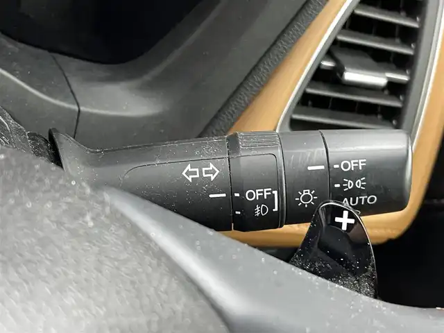 ホンダ ヴェゼル ハイブリッド Z ホンダセンシング 熊本県 2018(平30)年 6.1万km プラチナホワイトパール ワンオーナー　/禁煙車　/純正ナビ（ＣＤ・ＤＶＤ・フルセグ・ＢＴ・ＳＤ・ＵＳＢ・HDMI）/バックカメラ　/ビルトインＥＴＣ　/社外前方ドライブレコーダー　/レーダークルーズコントロール/前後クリアランスソナー　/前席シートヒーター/ハーフレザーシート/純正フロアマット/純正１７インチAW/オートライト/LEDヘッドライト/フォグライト/スマートキー/プッシュスタート/スペアキー1本/保証書/取扱説明書