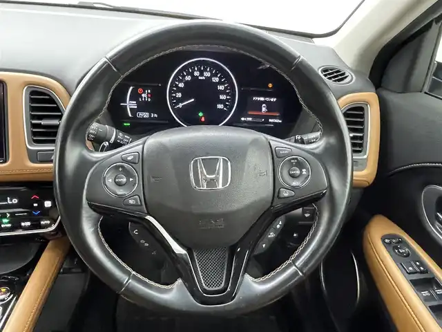 ホンダ ヴェゼル ハイブリッド Z ホンダセンシング 熊本県 2018(平30)年 6.1万km プラチナホワイトパール ワンオーナー　/禁煙車　/純正ナビ（ＣＤ・ＤＶＤ・フルセグ・ＢＴ・ＳＤ・ＵＳＢ・HDMI）/バックカメラ　/ビルトインＥＴＣ　/社外前方ドライブレコーダー　/レーダークルーズコントロール/前後クリアランスソナー　/前席シートヒーター/ハーフレザーシート/純正フロアマット/純正１７インチAW/オートライト/LEDヘッドライト/フォグライト/スマートキー/プッシュスタート/スペアキー1本/保証書/取扱説明書