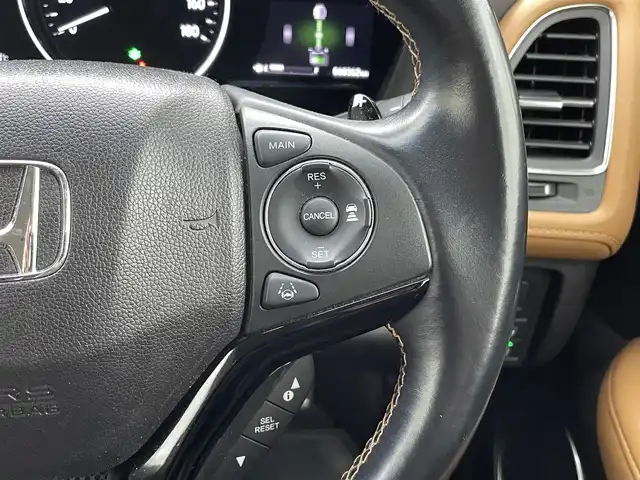 ホンダ ヴェゼル ハイブリッド Z ホンダセンシング 熊本県 2018(平30)年 6.1万km プラチナホワイトパール ワンオーナー　/禁煙車　/純正ナビ（ＣＤ・ＤＶＤ・フルセグ・ＢＴ・ＳＤ・ＵＳＢ・HDMI）/バックカメラ　/ビルトインＥＴＣ　/社外前方ドライブレコーダー　/レーダークルーズコントロール/前後クリアランスソナー　/前席シートヒーター/ハーフレザーシート/純正フロアマット/純正１７インチAW/オートライト/LEDヘッドライト/フォグライト/スマートキー/プッシュスタート/スペアキー1本/保証書/取扱説明書