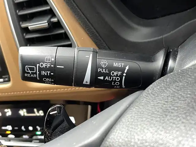 ホンダ ヴェゼル ハイブリッド Z ホンダセンシング 熊本県 2018(平30)年 6.1万km プラチナホワイトパール ワンオーナー　/禁煙車　/純正ナビ（ＣＤ・ＤＶＤ・フルセグ・ＢＴ・ＳＤ・ＵＳＢ・HDMI）/バックカメラ　/ビルトインＥＴＣ　/社外前方ドライブレコーダー　/レーダークルーズコントロール/前後クリアランスソナー　/前席シートヒーター/ハーフレザーシート/純正フロアマット/純正１７インチAW/オートライト/LEDヘッドライト/フォグライト/スマートキー/プッシュスタート/スペアキー1本/保証書/取扱説明書