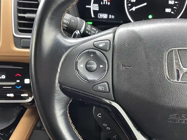 ホンダ ヴェゼル ハイブリッド Z ホンダセンシング 熊本県 2018(平30)年 6.1万km プラチナホワイトパール ワンオーナー　/禁煙車　/純正ナビ（ＣＤ・ＤＶＤ・フルセグ・ＢＴ・ＳＤ・ＵＳＢ・HDMI）/バックカメラ　/ビルトインＥＴＣ　/社外前方ドライブレコーダー　/レーダークルーズコントロール/前後クリアランスソナー　/前席シートヒーター/ハーフレザーシート/純正フロアマット/純正１７インチAW/オートライト/LEDヘッドライト/フォグライト/スマートキー/プッシュスタート/スペアキー1本/保証書/取扱説明書
