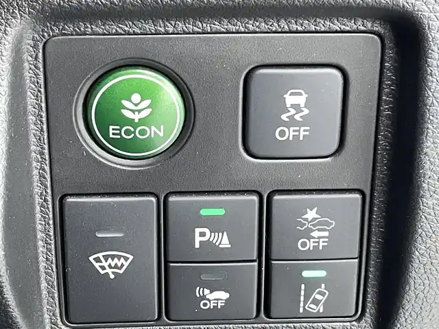 ホンダ ヴェゼル ハイブリッド Z ホンダセンシング 熊本県 2018(平30)年 6.1万km プラチナホワイトパール ワンオーナー　/禁煙車　/純正ナビ（ＣＤ・ＤＶＤ・フルセグ・ＢＴ・ＳＤ・ＵＳＢ・HDMI）/バックカメラ　/ビルトインＥＴＣ　/社外前方ドライブレコーダー　/レーダークルーズコントロール/前後クリアランスソナー　/前席シートヒーター/ハーフレザーシート/純正フロアマット/純正１７インチAW/オートライト/LEDヘッドライト/フォグライト/スマートキー/プッシュスタート/スペアキー1本/保証書/取扱説明書