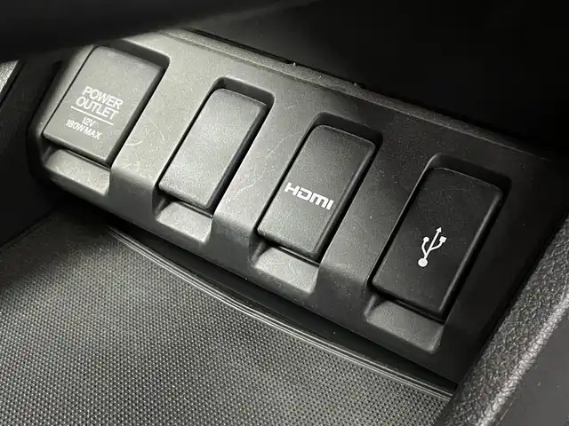ホンダ ヴェゼル ハイブリッド Z ホンダセンシング 熊本県 2018(平30)年 6.1万km プラチナホワイトパール ワンオーナー　/禁煙車　/純正ナビ（ＣＤ・ＤＶＤ・フルセグ・ＢＴ・ＳＤ・ＵＳＢ・HDMI）/バックカメラ　/ビルトインＥＴＣ　/社外前方ドライブレコーダー　/レーダークルーズコントロール/前後クリアランスソナー　/前席シートヒーター/ハーフレザーシート/純正フロアマット/純正１７インチAW/オートライト/LEDヘッドライト/フォグライト/スマートキー/プッシュスタート/スペアキー1本/保証書/取扱説明書