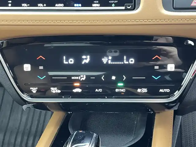 ホンダ ヴェゼル ハイブリッド Z ホンダセンシング 熊本県 2018(平30)年 6.1万km プラチナホワイトパール ワンオーナー　/禁煙車　/純正ナビ（ＣＤ・ＤＶＤ・フルセグ・ＢＴ・ＳＤ・ＵＳＢ・HDMI）/バックカメラ　/ビルトインＥＴＣ　/社外前方ドライブレコーダー　/レーダークルーズコントロール/前後クリアランスソナー　/前席シートヒーター/ハーフレザーシート/純正フロアマット/純正１７インチAW/オートライト/LEDヘッドライト/フォグライト/スマートキー/プッシュスタート/スペアキー1本/保証書/取扱説明書
