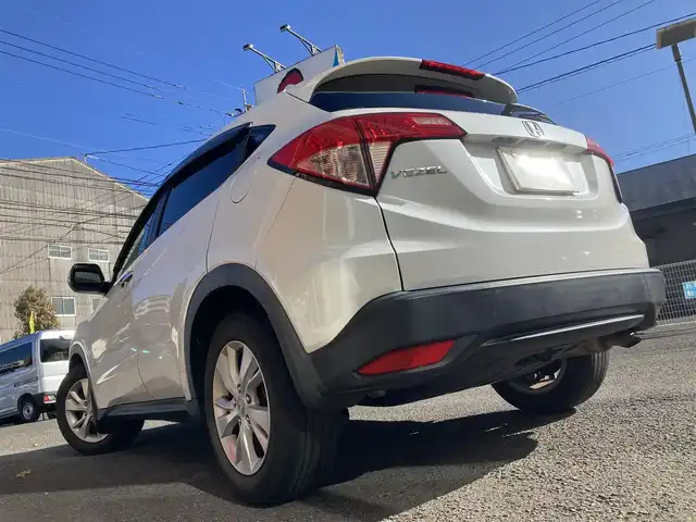 ホンダ ヴェゼル X 長崎県 2015(平27)年 15.3万km ホワイトオーキッドパール 衝突被害軽減ブレーキ/メーカーOPナビ/・Bluetooth接続/・フルセグTV/・DVD再生/バックカメラ/ビルトインETC/クルーズコントロール/革巻きステアリング/ステアリングスイッチ/電子パーキング/オートホールド機能/ECON/ISOFIX/LEDオートヘッドライト/USB接続/HDIM接続