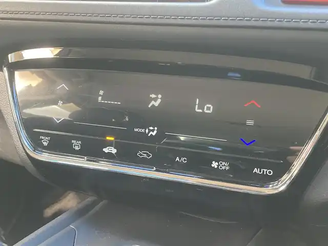 ホンダ ヴェゼル X 長崎県 2015(平27)年 15.3万km ホワイトオーキッドパール 衝突被害軽減ブレーキ/メーカーOPナビ/・Bluetooth接続/・フルセグTV/・DVD再生/バックカメラ/ビルトインETC/クルーズコントロール/革巻きステアリング/ステアリングスイッチ/電子パーキング/オートホールド機能/ECON/ISOFIX/LEDオートヘッドライト/USB接続/HDIM接続