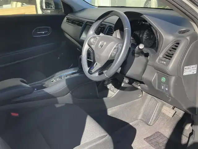 ホンダ ヴェゼル X 長崎県 2015(平27)年 15.3万km ホワイトオーキッドパール 衝突被害軽減ブレーキ/メーカーOPナビ/・Bluetooth接続/・フルセグTV/・DVD再生/バックカメラ/ビルトインETC/クルーズコントロール/革巻きステアリング/ステアリングスイッチ/電子パーキング/オートホールド機能/ECON/ISOFIX/LEDオートヘッドライト/USB接続/HDIM接続