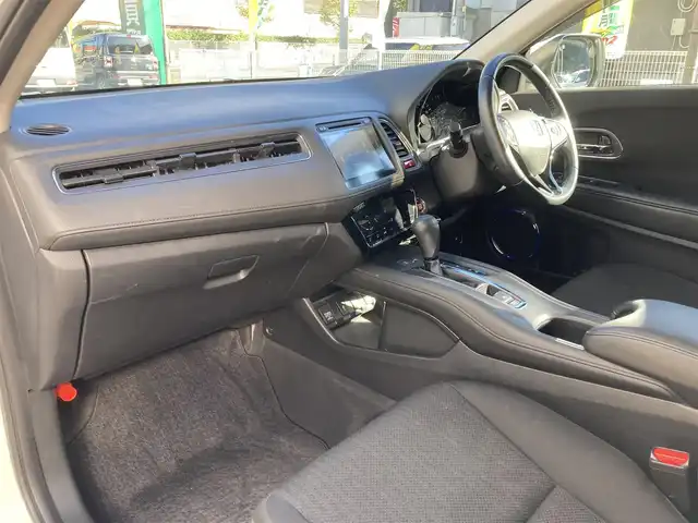 ホンダ ヴェゼル X 長崎県 2015(平27)年 15.3万km ホワイトオーキッドパール 衝突被害軽減ブレーキ/メーカーOPナビ/・Bluetooth接続/・フルセグTV/・DVD再生/バックカメラ/ビルトインETC/クルーズコントロール/革巻きステアリング/ステアリングスイッチ/電子パーキング/オートホールド機能/ECON/ISOFIX/LEDオートヘッドライト/USB接続/HDIM接続