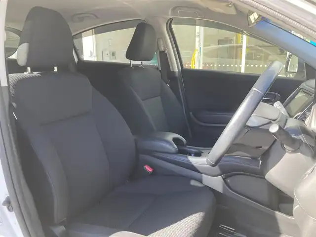 ホンダ ヴェゼル X 長崎県 2015(平27)年 15.3万km ホワイトオーキッドパール 衝突被害軽減ブレーキ/メーカーOPナビ/・Bluetooth接続/・フルセグTV/・DVD再生/バックカメラ/ビルトインETC/クルーズコントロール/革巻きステアリング/ステアリングスイッチ/電子パーキング/オートホールド機能/ECON/ISOFIX/LEDオートヘッドライト/USB接続/HDIM接続