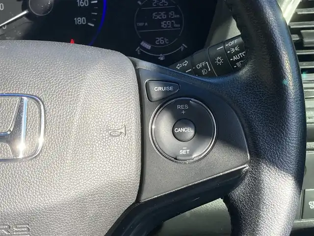 ホンダ ヴェゼル X 長崎県 2015(平27)年 15.3万km ホワイトオーキッドパール 衝突被害軽減ブレーキ/メーカーOPナビ/・Bluetooth接続/・フルセグTV/・DVD再生/バックカメラ/ビルトインETC/クルーズコントロール/革巻きステアリング/ステアリングスイッチ/電子パーキング/オートホールド機能/ECON/ISOFIX/LEDオートヘッドライト/USB接続/HDIM接続