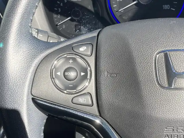 ホンダ ヴェゼル X 長崎県 2015(平27)年 15.3万km ホワイトオーキッドパール 衝突被害軽減ブレーキ/メーカーOPナビ/・Bluetooth接続/・フルセグTV/・DVD再生/バックカメラ/ビルトインETC/クルーズコントロール/革巻きステアリング/ステアリングスイッチ/電子パーキング/オートホールド機能/ECON/ISOFIX/LEDオートヘッドライト/USB接続/HDIM接続