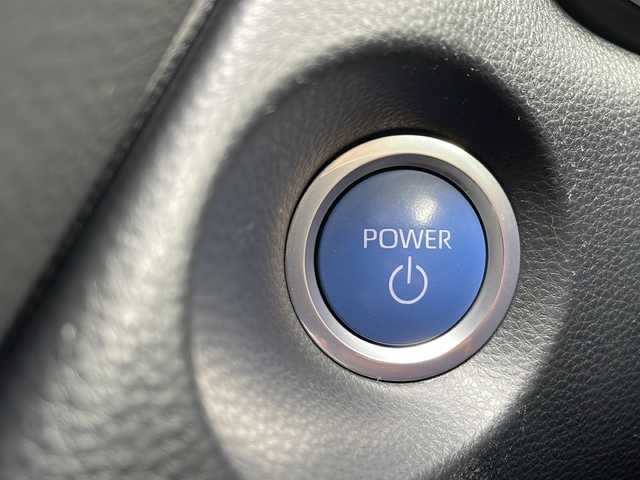 トヨタ カローラ クロス ハイブリッド Z 長野県 2022(令4)年 2.6万km アティチュードブラックマイカ セーフティーセンス/・プリクラッシュセーフティ/・レーントレーシングアシスト/・レーダークルーズコントロール/・オートマチックハイビーム/・ロードサインアシスト/・パーキングサポートブレーキ/ディスプレイオーディオ/（BT/Miracast/フルセグTV)/バックカメラ/ビルトインＥＴＣ/パワーシート（D席）/シートヒーター（D・N席）/ドライブレコーダー/革巻きステアリング/ステアリングスイッチ/電動パーキングブレーキ/ブレーキホールド/ハンズフリーパワーバックドア/LEDヘッドライト/フォグランプ/オートライト/スマートキー/Pスタート/電動格納ミラー/純正18インチAW/純正フロアマット/ルーフレール