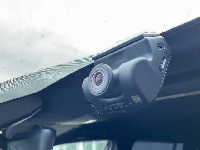 トヨタ カローラ クロス ハイブリッド Z 長野県 2022(令4)年 2.6万km アティチュードブラックマイカ セーフティーセンス/・プリクラッシュセーフティ/・レーントレーシングアシスト/・レーダークルーズコントロール/・オートマチックハイビーム/・ロードサインアシスト/・パーキングサポートブレーキ/ディスプレイオーディオ/（BT/Miracast/フルセグTV)/バックカメラ/ビルトインＥＴＣ/パワーシート（D席）/シートヒーター（D・N席）/ドライブレコーダー/革巻きステアリング/ステアリングスイッチ/電動パーキングブレーキ/ブレーキホールド/ハンズフリーパワーバックドア/LEDヘッドライト/フォグランプ/オートライト/スマートキー/Pスタート/電動格納ミラー/純正18インチAW/純正フロアマット/ルーフレール