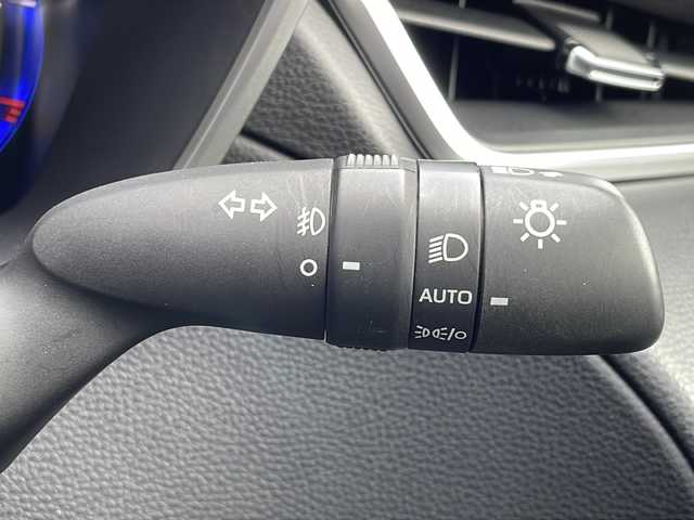 トヨタ カローラ クロス ハイブリッド Z 長野県 2022(令4)年 2.6万km アティチュードブラックマイカ セーフティーセンス/・プリクラッシュセーフティ/・レーントレーシングアシスト/・レーダークルーズコントロール/・オートマチックハイビーム/・ロードサインアシスト/・パーキングサポートブレーキ/ディスプレイオーディオ/（BT/Miracast/フルセグTV)/バックカメラ/ビルトインＥＴＣ/パワーシート（D席）/シートヒーター（D・N席）/ドライブレコーダー/革巻きステアリング/ステアリングスイッチ/電動パーキングブレーキ/ブレーキホールド/ハンズフリーパワーバックドア/LEDヘッドライト/フォグランプ/オートライト/スマートキー/Pスタート/電動格納ミラー/純正18インチAW/純正フロアマット/ルーフレール