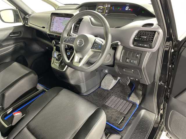日産 セレナ e－パワー ハイウェイスター V 神奈川県 2022(令4)年 3.6万km ダイヤモンドブラック プロパイロット/純正10型ナビ/・BT/フルセグTV/CD/DVD/BD/SD/AM/FM/MUSICSTORE/アラウンドビューモニター/インテリジェントルームミラー/BSM/両側電動スライドドア/ビルトインETC/ドライブレコーダー/革巻きステアリング/ステアリングスイッチ/Autoライト/パーソナルテーブル/2列目USBソケット/電動サイドブレーキ/オートブレーキホールド/インテリジェントキー/プッシュスタートボタン/DRIVEモード/フロントソナー/アダプティブLED/フォグランプ/純正アルミホイール/純正ドアバイザー/純正フロアマット
