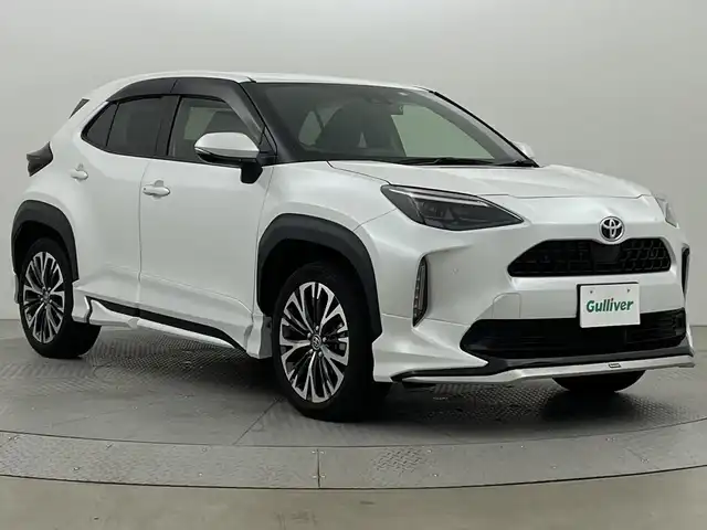 トヨタ ヤリスクロス Z 新潟県 2023(令5)年 2.8万km プラチナホワイトパールマイカ 4WD/純正ディスプレイオーディオ/　　AM/FM/BT/USB/MiraCast/バックカメラ/レーダークルーズコントロール/LEDオートライト/オートマチックハイビーム/ハーフレザーシート/シートヒーター/純正アルミホイール/ステアリングスイッチ/ステアリングヒーター/ンUSBポート/TypeCポート/スマートキー/ETC