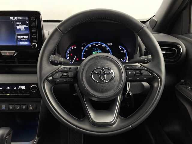 トヨタ ヤリスクロス Z 新潟県 2023(令5)年 2.8万km プラチナホワイトパールマイカ 4WD/純正ディスプレイオーディオ/　　AM/FM/BT/USB/MiraCast/バックカメラ/レーダークルーズコントロール/LEDオートライト/オートマチックハイビーム/ハーフレザーシート/シートヒーター/純正アルミホイール/ステアリングスイッチ/ステアリングヒーター/ンUSBポート/TypeCポート/スマートキー/ETC