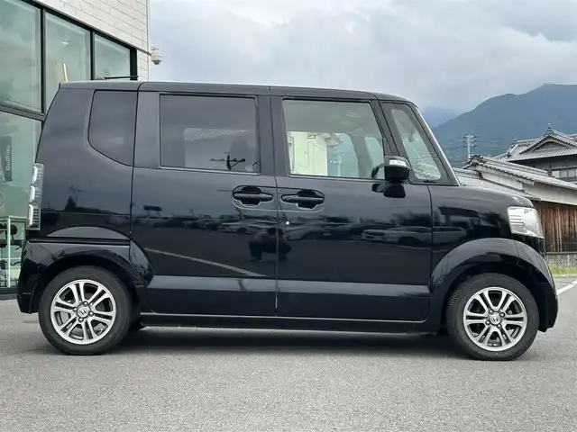 ホンダ Ｎ ＢＯＸ G Lパッケージ 愛媛県 2014(平26)年 4.3万km スマートブラック 純正7型ナビ(AM/FM/CD/DVD/BT/ワンセグTV)/バックカメラ/両側電動スライド/前後ドライブレコーダー/プッシュスタート/ETC/純正フロアマット/ステアリングリモコン/ヘッドライトレベライザー/電格ミラー/シガーソケット/ECON/現状サマー(純正AW)(155/65/R14)/DUNLOP ENASAVE EC204