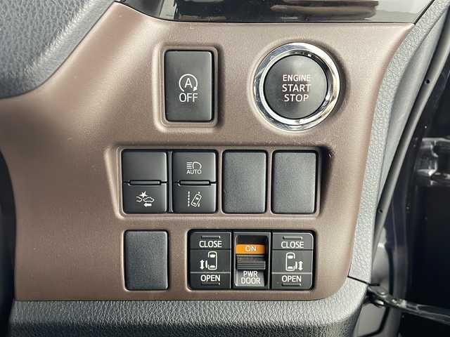 トヨタ エスクァイア Gi 愛知県 2017(平29)年 4.8万km スパークリングブラックパールクリスタルシャイン /禁煙車//純正メモリナビ【NSZT-W66T】//フルセグTV・Bluetooth//バックカメラ//ビルトインETC//前後ドライブレコーダー【ZDR 035】//後席モニター【V12T-R66C】//デュアルパワースライドドア//純正15インチアルミホイール//合成皮革シート//運転席・助手席快適温熱シート//Toyota Safety Sense//プリクラッシュセーフティ//レーンディパーチャーアラート//オートマチックハイビーム//クルーズコントロール//アイドリングストップ//先行車発進告知//ヒルスタートアシスト//ドライブスタートコントロール//横滑り防止//イモビライザー//LEDヘッドライト//オートライト//電動格納ミラーウィンカー//純正バイザー//革巻きステアリング//ステアリングスイッチ//プッシュスタート//純正フロアマット//後席サンシェード//助手席アッパーボックス//スペアキー1本//保証書//取扱説明書・ナビ説明書