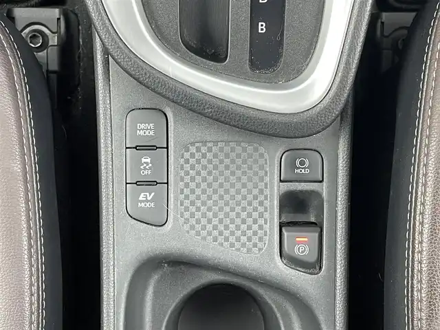 トヨタ ヤリスクロス ハイブリッド Z 大分県 2020(令2)年 4.3万km ブラスゴールドメタリック ワンオーナー/TOYOTAセーフティセンス/・プリクラッシュセーフティ/・レーントレーシングアシスト/・レーダークルーズコントロール/・オートマチックハイビーム/純正ディスプレイオーディオ/・ナビ機能有り、USB、BT対応、AM/FM/・AppleCarPlay、AndroidAuto/ステアリングスイッチ/バックカメラ/ビルトインETC/前後ドライブレコーダー　型式：ZDR016/ハーフレザーシート/・運転席パワーシート/前席シートヒーター/横滑り防止装置/電動格納ミラー/オートライト/LEDヘッドライト/純正18インチアルミホイール/コーナーセンサー/保証書、取説、スペアキー有り