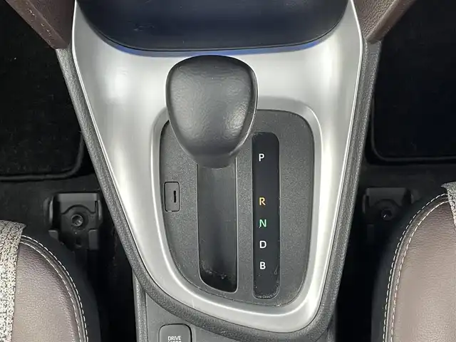 トヨタ ヤリスクロス ハイブリッド Z 大分県 2020(令2)年 4.3万km ブラスゴールドメタリック ワンオーナー/TOYOTAセーフティセンス/・プリクラッシュセーフティ/・レーントレーシングアシスト/・レーダークルーズコントロール/・オートマチックハイビーム/純正ディスプレイオーディオ/・ナビ機能有り、USB、BT対応、AM/FM/・AppleCarPlay、AndroidAuto/ステアリングスイッチ/バックカメラ/ビルトインETC/前後ドライブレコーダー　型式：ZDR016/ハーフレザーシート/・運転席パワーシート/前席シートヒーター/横滑り防止装置/電動格納ミラー/オートライト/LEDヘッドライト/純正18インチアルミホイール/コーナーセンサー/保証書、取説、スペアキー有り