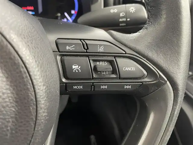 トヨタ ヤリスクロス ハイブリッド Z 大分県 2020(令2)年 4.3万km ブラスゴールドメタリック ワンオーナー/TOYOTAセーフティセンス/・プリクラッシュセーフティ/・レーントレーシングアシスト/・レーダークルーズコントロール/・オートマチックハイビーム/純正ディスプレイオーディオ/・ナビ機能有り、USB、BT対応、AM/FM/・AppleCarPlay、AndroidAuto/ステアリングスイッチ/バックカメラ/ビルトインETC/前後ドライブレコーダー　型式：ZDR016/ハーフレザーシート/・運転席パワーシート/前席シートヒーター/横滑り防止装置/電動格納ミラー/オートライト/LEDヘッドライト/純正18インチアルミホイール/コーナーセンサー/保証書、取説、スペアキー有り