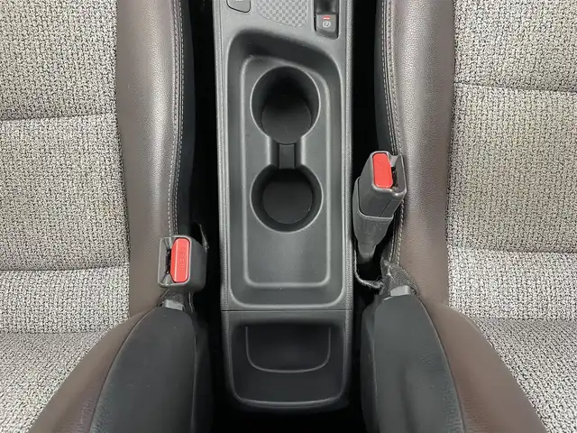 トヨタ ヤリスクロス ハイブリッド Z 大分県 2020(令2)年 4.3万km ブラスゴールドメタリック ワンオーナー/TOYOTAセーフティセンス/・プリクラッシュセーフティ/・レーントレーシングアシスト/・レーダークルーズコントロール/・オートマチックハイビーム/純正ディスプレイオーディオ/・ナビ機能有り、USB、BT対応、AM/FM/・AppleCarPlay、AndroidAuto/ステアリングスイッチ/バックカメラ/ビルトインETC/前後ドライブレコーダー　型式：ZDR016/ハーフレザーシート/・運転席パワーシート/前席シートヒーター/横滑り防止装置/電動格納ミラー/オートライト/LEDヘッドライト/純正18インチアルミホイール/コーナーセンサー/保証書、取説、スペアキー有り
