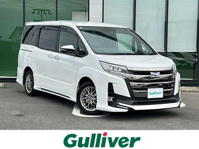 トヨタ ノア ハイブリッド 岐阜県 2021(令3)年 2.8万km ホワイトパールクリスタルシャイン 登録時走行距離27719km/ＴＲＤエアロ/純正９インチナビ/フルセグＴＶ/バックカメラ/両側パワースライドドア/ハーフレザーシート/後席サンシェード/シートヒーター/純正アルミホイール/クルーズコントロール/レーンキープアシスト/純正フロアマット/プッシュスタート/スマートキー/スペアキー/禁煙車/LEDヘッドライト/フォグランプ/オートライト/オートマチックハイビーム/衝突被害軽減システム/Bluetooth接続/CDチェンジャー/アイドリングストップ