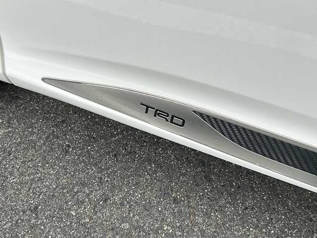トヨタ ノア ハイブリッド 岐阜県 2021(令3)年 2.8万km ホワイトパールクリスタルシャイン 登録時走行距離27719km/ＴＲＤエアロ/純正９インチナビ/フルセグＴＶ/バックカメラ/両側パワースライドドア/ハーフレザーシート/後席サンシェード/シートヒーター/純正アルミホイール/クルーズコントロール/レーンキープアシスト/純正フロアマット/プッシュスタート/スマートキー/スペアキー/禁煙車/LEDヘッドライト/フォグランプ/オートライト/オートマチックハイビーム/衝突被害軽減システム/Bluetooth接続/CDチェンジャー/アイドリングストップ