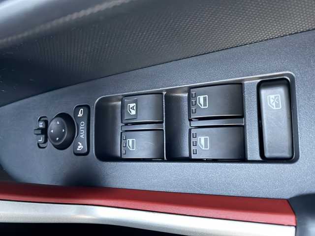 トヨタ ライズ Z 福岡県 2020(令2)年 4.3万km ブラックマイカメタリック/ターコイズブルーマイカメタリック ・純正９型ナビ、フルセグ、DＶＤ再生/・全方位カメラ/・純正ドライブレコーダー「ナビ連動」/・純正１７インチアルミホイル/・純正ビルトインＥＴＣ/・レーダークルーズコントロール/・純正LEDライト/・純正フォグライト/・オートライト/・シートヒーター/・スマートキー/・スペアキー/・保証書、取扱説明書