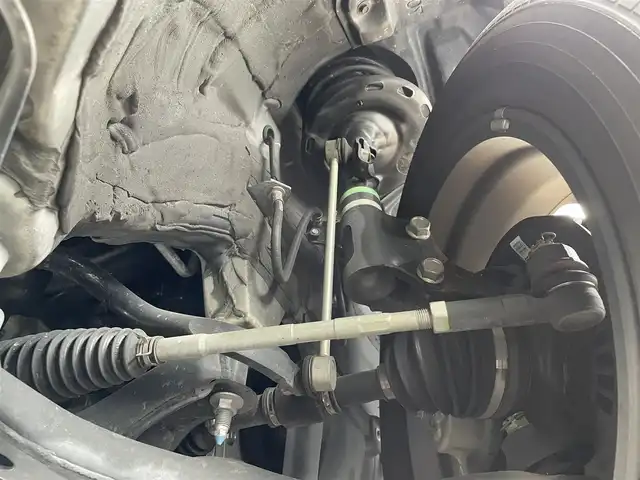 トヨタ ヴォクシー ZS 煌Ⅱ 滋賀県 2019(平31)年 2.1万km ホワイトパールクリスタルシャイン 両側パワースライドドア/フリップダウンモニター/社外7インチナビ【AVIC-RQ902】/(AM/FM/CD/DVD/フルセグ/Bluetooth/USB)/前ドライブレコーダー/ETC/GPSレーダー探知機/バックカメラ/トヨタセーフティセンス/・踏み間違い防止アシスト/・ブレーキアシスト/・プリクラッシュブレーキアシスト/・ヒルスタート（坂道発進）アシスト/・前方衝突防止支援システム/・VDC（ビークルダイナミクスコントロール）/・レーンキープアシスト/・ASCD（オートスピードコントロール装置）/・ABS（アンチロックブレーキシステム）/電動格納ミラー/アイドリングストップ/本革巻きステアリング/ステアリングスイッチ/オートライト/オートハイビーム/LEDヘッドライト/フロントフォグ/フルオートエアコン/USB端子/プッシュスタート/スマートキー/純正フロアマット/純正ドアバイザー
