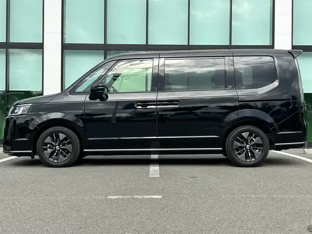 ホンダ ステップワゴン スパーダ eHEV 和歌山県 2023(令5)年 1.3万km クリスタルブラックパール 純正ナビ/全方位モニター/フルセグTV/両側パワースライドドア/衝突軽減ブレーキ/アダプティブクルーズコントロール/コーナーセンサー/パワーテールゲート/シートヒーター/純正アルミホイール/純正フロアマット/ビルトインETC/ドライブレコーダー/LEDヘッドライト/オートライト