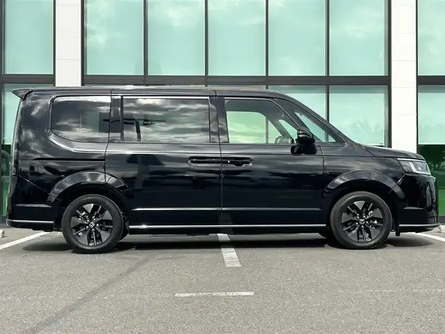 ホンダ ステップワゴン スパーダ eHEV 和歌山県 2023(令5)年 1.3万km クリスタルブラックパール 純正ナビ/全方位モニター/フルセグTV/両側パワースライドドア/衝突軽減ブレーキ/アダプティブクルーズコントロール/コーナーセンサー/パワーテールゲート/シートヒーター/純正アルミホイール/純正フロアマット/ビルトインETC/ドライブレコーダー/LEDヘッドライト/オートライト