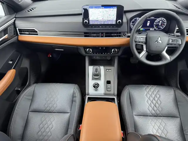 三菱 アウトランダー ＰＨＥＶ P 愛知県 2022(令4)年 3.4万km ブラックダイヤモンド 4WD/e-Assist/オートマチックハイビーム/衝突被害軽減ブレーキ/車線逸脱警報システム/ふらつき警報/BSW/マイパイロット/レーダークルーズコントロール/車線維持支援機能/純正12.3インチナビ/フルセグTV/Bluetooth/BOSEサウンド/マルチアラウンドモニター/ドライブレコーダー/ビルトインETC2.0/革巻きステアリング/ステアリングリモコン/パドルシフト/レザーシート/前席シートヒーター/前席パワーシート/AC100V/パワーバックドア/純正LEDヘッドライト/フォグランプ/社外フロントスポイラー/社外20インチアルミホイール/取扱説明書/スペアキー