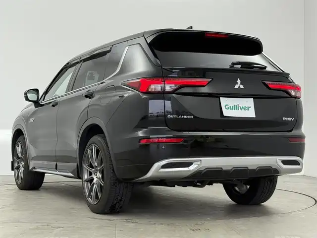 三菱 アウトランダー ＰＨＥＶ P 愛知県 2022(令4)年 3.4万km ブラックダイヤモンド 4WD/e-Assist/オートマチックハイビーム/衝突被害軽減ブレーキ/車線逸脱警報システム/ふらつき警報/BSW/マイパイロット/レーダークルーズコントロール/車線維持支援機能/純正12.3インチナビ/フルセグTV/Bluetooth/BOSEサウンド/マルチアラウンドモニター/ドライブレコーダー/ビルトインETC2.0/革巻きステアリング/ステアリングリモコン/パドルシフト/レザーシート/前席シートヒーター/前席パワーシート/AC100V/パワーバックドア/純正LEDヘッドライト/フォグランプ/社外フロントスポイラー/社外20インチアルミホイール/取扱説明書/スペアキー