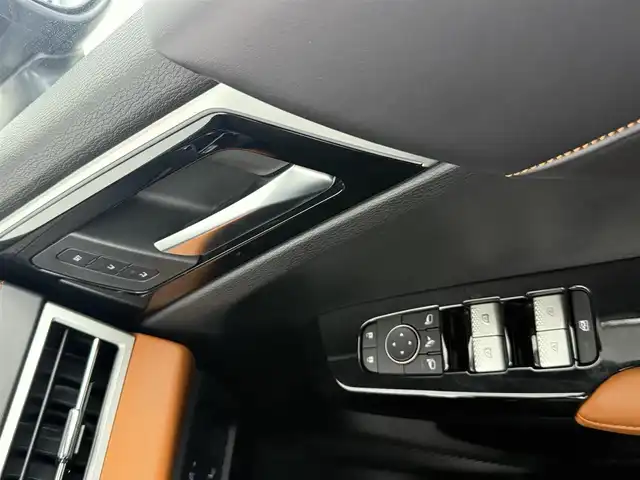 三菱 アウトランダー ＰＨＥＶ P 愛知県 2022(令4)年 3.4万km ブラックダイヤモンド 4WD/e-Assist/オートマチックハイビーム/衝突被害軽減ブレーキ/車線逸脱警報システム/ふらつき警報/BSW/マイパイロット/レーダークルーズコントロール/車線維持支援機能/純正12.3インチナビ/フルセグTV/Bluetooth/BOSEサウンド/マルチアラウンドモニター/ドライブレコーダー/ビルトインETC2.0/革巻きステアリング/ステアリングリモコン/パドルシフト/レザーシート/前席シートヒーター/前席パワーシート/AC100V/パワーバックドア/純正LEDヘッドライト/フォグランプ/社外フロントスポイラー/社外20インチアルミホイール/取扱説明書/スペアキー