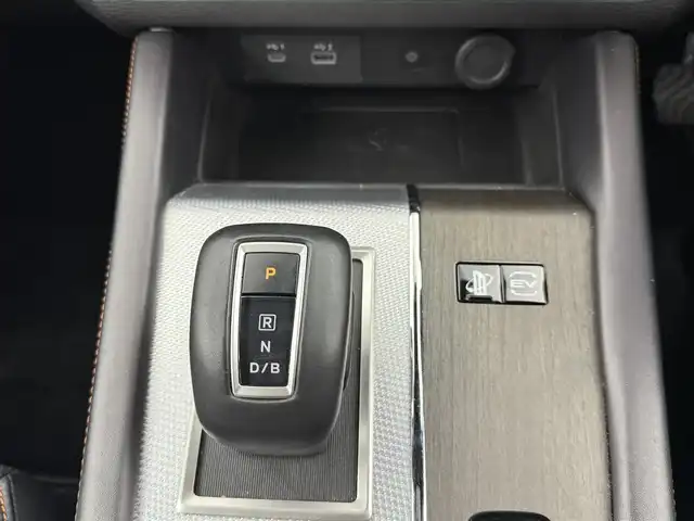 三菱 アウトランダー ＰＨＥＶ P 愛知県 2022(令4)年 3.4万km ブラックダイヤモンド 4WD/e-Assist/オートマチックハイビーム/衝突被害軽減ブレーキ/車線逸脱警報システム/ふらつき警報/BSW/マイパイロット/レーダークルーズコントロール/車線維持支援機能/純正12.3インチナビ/フルセグTV/Bluetooth/BOSEサウンド/マルチアラウンドモニター/ドライブレコーダー/ビルトインETC2.0/革巻きステアリング/ステアリングリモコン/パドルシフト/レザーシート/前席シートヒーター/前席パワーシート/AC100V/パワーバックドア/純正LEDヘッドライト/フォグランプ/社外フロントスポイラー/社外20インチアルミホイール/取扱説明書/スペアキー