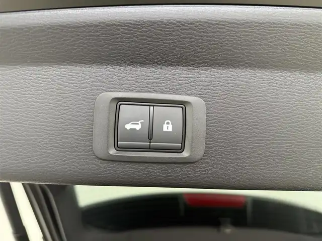 三菱 アウトランダー ＰＨＥＶ P 愛知県 2022(令4)年 3.4万km ブラックダイヤモンド 4WD/e-Assist/オートマチックハイビーム/衝突被害軽減ブレーキ/車線逸脱警報システム/ふらつき警報/BSW/マイパイロット/レーダークルーズコントロール/車線維持支援機能/純正12.3インチナビ/フルセグTV/Bluetooth/BOSEサウンド/マルチアラウンドモニター/ドライブレコーダー/ビルトインETC2.0/革巻きステアリング/ステアリングリモコン/パドルシフト/レザーシート/前席シートヒーター/前席パワーシート/AC100V/パワーバックドア/純正LEDヘッドライト/フォグランプ/社外フロントスポイラー/社外20インチアルミホイール/取扱説明書/スペアキー