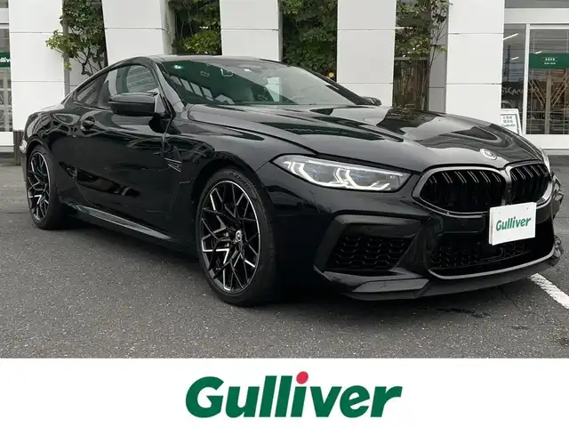 ＢＭＷ Ｍ８ クーペ コンペティション 静岡県 2022(令4)年 2.3万km サファイアブラックP 左ハンドル/法人ワンオーナー車/V型8気筒DOHCガソリンエンジン/カーボンファイバー製ルーフ/インテリジェントセーフティ/BMWライブコックピット/・12.3インチマルチディスプレイメーターパネル/・10.25インチワイドコントロ―ディスプレイ（タッチパネル機能付）/フルセグTV/AM/FM/ETC（ルームミラー内蔵DSRC車載器）/ドライビングアシストプロフェッショナル/・アクティブクルーズコントロール（ストップ＆ゴー機能付）/・クロストラフィック（フロント&リヤ）/・レーンコントロールアシスト/パーキングアシストプラス/・リバースアシスト（後退時ステアリングアシスト機能）/Mスポーツシート/・D/N席メモリー機能/・バックレスト幅調節機能/前席ベンチレーション＆シートヒーター/フルレザーメリノ/アルカンタラコンビシート/カーテンヘッドエアバッグ（フロント＆リヤ）/LEDコーナリングライト/レインセンサー/オートライト/リヤフォグランプ/ハイビームアシスタント/ヘッドアップディスプレイ/コンフォートアクセス/APPLECARPLAY/Mリヤスポイラー/バイカラー20AW/カラーコード475