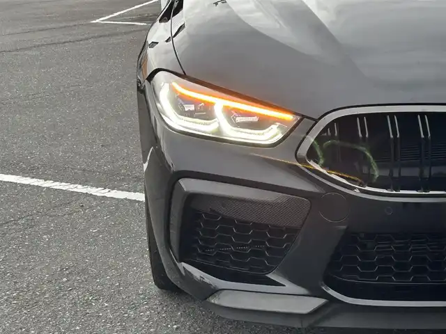 ＢＭＷ Ｍ８ クーペ コンペティション 静岡県 2022(令4)年 2.3万km サファイアブラックP 左ハンドル/法人ワンオーナー車/V型8気筒DOHCガソリンエンジン/カーボンファイバー製ルーフ/インテリジェントセーフティ/BMWライブコックピット/・12.3インチマルチディスプレイメーターパネル/・10.25インチワイドコントロ―ディスプレイ（タッチパネル機能付）/フルセグTV/AM/FM/ETC（ルームミラー内蔵DSRC車載器）/ドライビングアシストプロフェッショナル/・アクティブクルーズコントロール（ストップ＆ゴー機能付）/・クロストラフィック（フロント&リヤ）/・レーンコントロールアシスト/パーキングアシストプラス/・リバースアシスト（後退時ステアリングアシスト機能）/Mスポーツシート/・D/N席メモリー機能/・バックレスト幅調節機能/前席ベンチレーション＆シートヒーター/フルレザーメリノ/アルカンタラコンビシート/カーテンヘッドエアバッグ（フロント＆リヤ）/LEDコーナリングライト/レインセンサー/オートライト/リヤフォグランプ/ハイビームアシスタント/ヘッドアップディスプレイ/コンフォートアクセス/APPLECARPLAY/Mリヤスポイラー/バイカラー20AW/カラーコード475