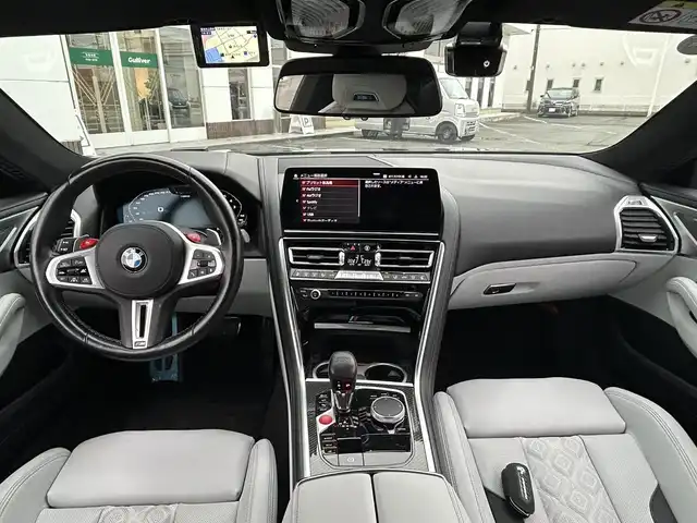 ＢＭＷ Ｍ８ クーペ コンペティション 静岡県 2022(令4)年 2.3万km サファイアブラックP 左ハンドル/法人ワンオーナー車/V型8気筒DOHCガソリンエンジン/カーボンファイバー製ルーフ/インテリジェントセーフティ/BMWライブコックピット/・12.3インチマルチディスプレイメーターパネル/・10.25インチワイドコントロ―ディスプレイ（タッチパネル機能付）/フルセグTV/AM/FM/ETC（ルームミラー内蔵DSRC車載器）/ドライビングアシストプロフェッショナル/・アクティブクルーズコントロール（ストップ＆ゴー機能付）/・クロストラフィック（フロント&リヤ）/・レーンコントロールアシスト/パーキングアシストプラス/・リバースアシスト（後退時ステアリングアシスト機能）/Mスポーツシート/・D/N席メモリー機能/・バックレスト幅調節機能/前席ベンチレーション＆シートヒーター/フルレザーメリノ/アルカンタラコンビシート/カーテンヘッドエアバッグ（フロント＆リヤ）/LEDコーナリングライト/レインセンサー/オートライト/リヤフォグランプ/ハイビームアシスタント/ヘッドアップディスプレイ/コンフォートアクセス/APPLECARPLAY/Mリヤスポイラー/バイカラー20AW/カラーコード475