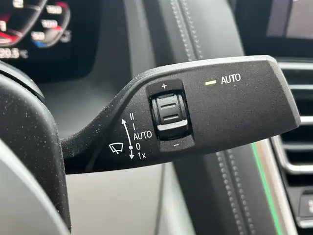 ＢＭＷ Ｍ８ クーペ コンペティション 静岡県 2022(令4)年 2.3万km サファイアブラックP 左ハンドル/法人ワンオーナー車/V型8気筒DOHCガソリンエンジン/カーボンファイバー製ルーフ/インテリジェントセーフティ/BMWライブコックピット/・12.3インチマルチディスプレイメーターパネル/・10.25インチワイドコントロ―ディスプレイ（タッチパネル機能付）/フルセグTV/AM/FM/ETC（ルームミラー内蔵DSRC車載器）/ドライビングアシストプロフェッショナル/・アクティブクルーズコントロール（ストップ＆ゴー機能付）/・クロストラフィック（フロント&リヤ）/・レーンコントロールアシスト/パーキングアシストプラス/・リバースアシスト（後退時ステアリングアシスト機能）/Mスポーツシート/・D/N席メモリー機能/・バックレスト幅調節機能/前席ベンチレーション＆シートヒーター/フルレザーメリノ/アルカンタラコンビシート/カーテンヘッドエアバッグ（フロント＆リヤ）/LEDコーナリングライト/レインセンサー/オートライト/リヤフォグランプ/ハイビームアシスタント/ヘッドアップディスプレイ/コンフォートアクセス/APPLECARPLAY/Mリヤスポイラー/バイカラー20AW/カラーコード475