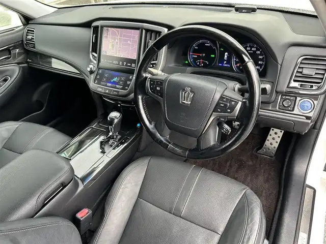 トヨタ クラウン ハイブリッド アスリートG 滋賀県 2013(平25)年 14.9万km ホワイトパールクリスタルシャイン 純正メーカーナビ/　【AM・FM/Bluetooth/DISC/USB】/バックカメラ/クルーズコントロール/横滑り防止システム/クリアランスソナー/ドライブレコーダー/パワーシートD/N/エアベンチレーションD/N/ステアリングヒーター/ステアリングスイッチ/ハンズフリーフォン/プッシュスタート/スマートキー/スペアキー/純正フロアマット/純正ドアバイザー/電動格納ミラー/EV MODE/テレビキャンセラー/フロントフォグ