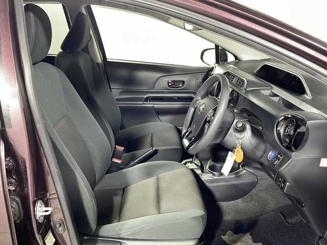 トヨタ アクア S スタイルブラック 沖縄県 2016(平28)年 8.3万km ディープアメジストマイカメタリック 県外仕入れ/禁煙車/純正7インチナビ（NSZT-W66T）/（フルセグ/CD/DVD/BT）/バックカメラ/衝突被害軽減ブレーキ/車線逸脱警報/オートライト/オートハイビーム/社外15インチアルミホイール/社外フロアマット/プッシュスタート/スマートキー/ドアバイザー