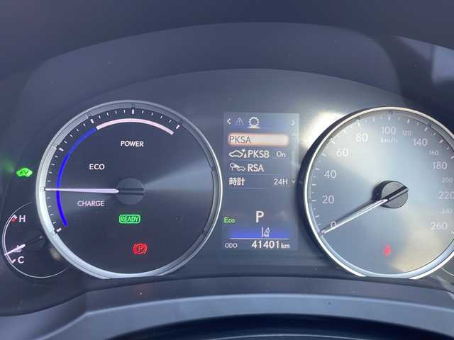 レクサス ＩＳ 300h バージョンL 東京都 2020(令2)年 4.2万km ソニックチタニウム 新車時保証書 /取扱説明書　ナビ説明書/Lexus Ssfety System +/レーントレーシングアシスト/プリクラッシュセーフティー/レーダークルーズコントロール/オートマチックハイビーム/BSM　PKSB/純正メーカーSDナビ/フルセグTV/SD/CD/DVD/Blu-ray/SDREC/BT//USB/AUX/AppleCarplay/バックカメラ　ビルトインETC【2.0】/ドライブレコーダー【前後】/レザーシート/シートヒーター/ベンチレーター/フロントパワーシート【運転席メモリー付】/LEDヘッドライト/スマートキー×2/スマートカードキー×1/クリアランスソナー/サイド/カーテン/ニーエアバック/パドルシフト付ウッドコンビハンドル/19インチアルミ