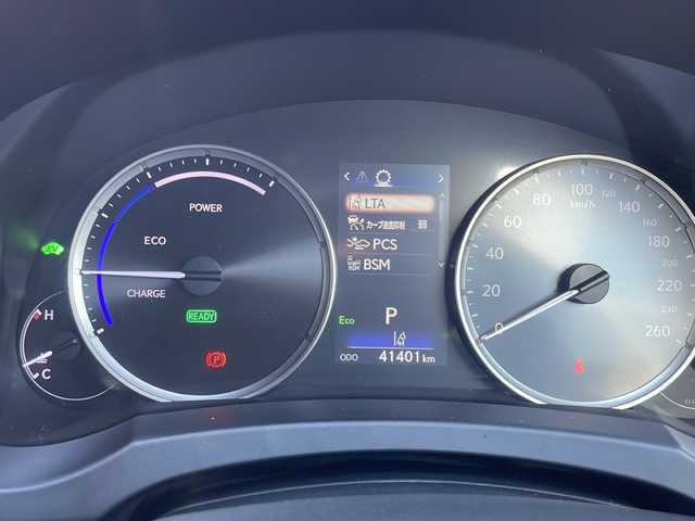 レクサス ＩＳ 300h バージョンL 東京都 2020(令2)年 4.2万km ソニックチタニウム 新車時保証書 /取扱説明書　ナビ説明書/Lexus Ssfety System +/レーントレーシングアシスト/プリクラッシュセーフティー/レーダークルーズコントロール/オートマチックハイビーム/BSM　PKSB/純正メーカーSDナビ/フルセグTV/SD/CD/DVD/Blu-ray/SDREC/BT//USB/AUX/AppleCarplay/バックカメラ　ビルトインETC【2.0】/ドライブレコーダー【前後】/レザーシート/シートヒーター/ベンチレーター/フロントパワーシート【運転席メモリー付】/LEDヘッドライト/スマートキー×2/スマートカードキー×1/クリアランスソナー/サイド/カーテン/ニーエアバック/パドルシフト付ウッドコンビハンドル/19インチアルミ